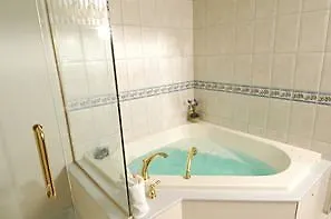 Southway Hotel Ottawa 3*,